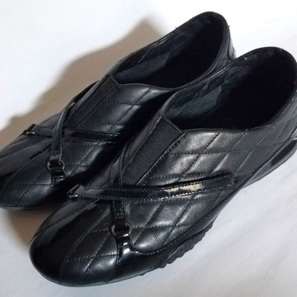 Cole Haan Black Slip On Shoes (size: 6.5)